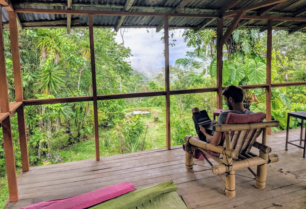 Costa Rica Nationalpark | Top 6 der schönsten Nationalparks Blick aufs Meer im Bolita Rainforest Hostel