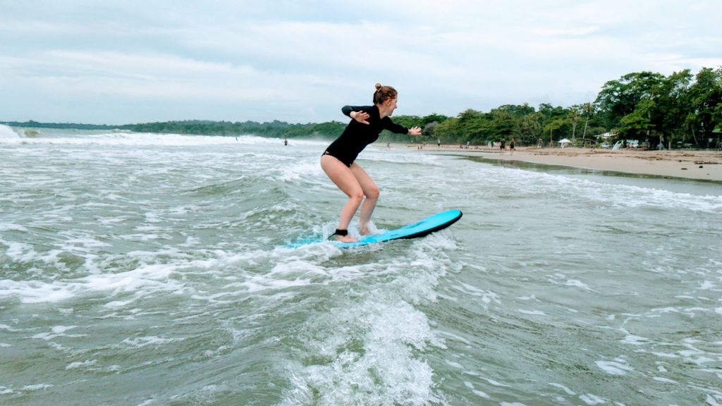 Costa Rica Sehenswürdigkeiten | Unsere Top 5 mit Geheimtipps Surfen in Puerto Viejo