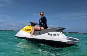 Jet Ski auf dem Secret Beach auf Caye Ambergris