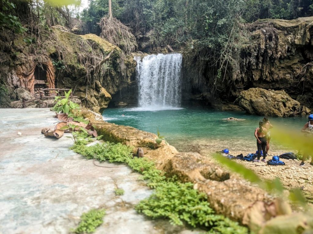 Kawasan Falls Canyoneering I Wasserfall Wanderung in Cebu Kawasan Falls Canyoneering I Wasserfall Wanderung in Cebu