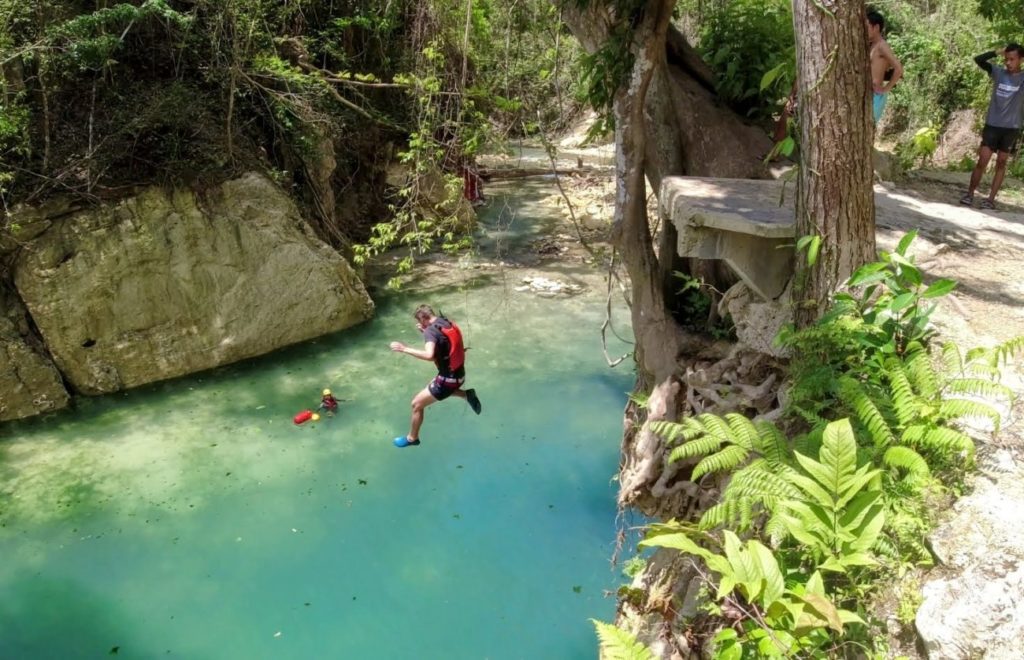 Kawasan Falls Canyoneering I Wasserfall Wanderung in Cebu Kawasan Falls Canyoneering I Wasserfall Wanderung in Cebu