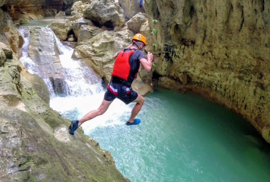 Kawasan Falls Canyoneering I Wasserfall Wanderung in Cebu Kawasan Falls Canyoneering I Wasserfall Wanderung in Cebu
