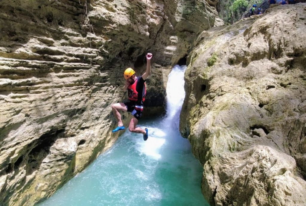 Kawasan Falls Canyoneering I Wasserfall Wanderung in Cebu Kawasan Falls Canyoneering I Wasserfall Wanderung in Cebu