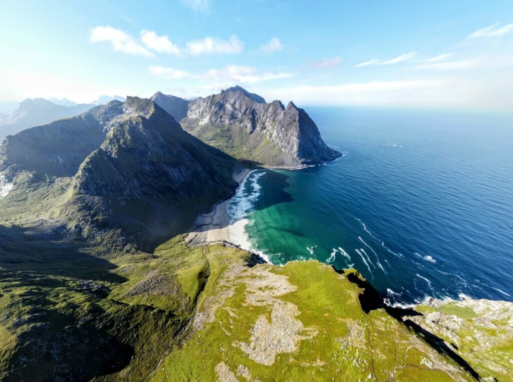 Ryten Wanderung + Kvalvika Beach I Tipps für die Lofoten Highlights Ryten Wanderung + Kvalvika Beach I Tipps für die Lofoten Highlights