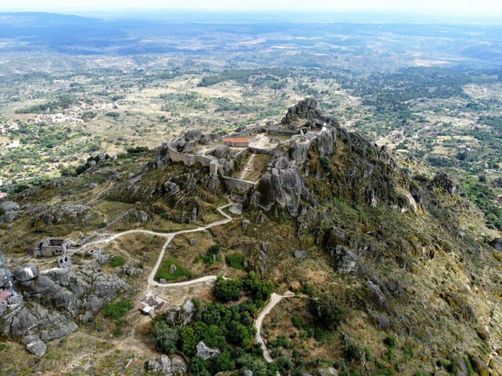Monsanto Portugal I Highlights des Felsendorfs & Parkplatz-Tipps für 2025 Monsanto Portugal I Highlights des Felsendorfs & Parkplatz-Tipps für 2025