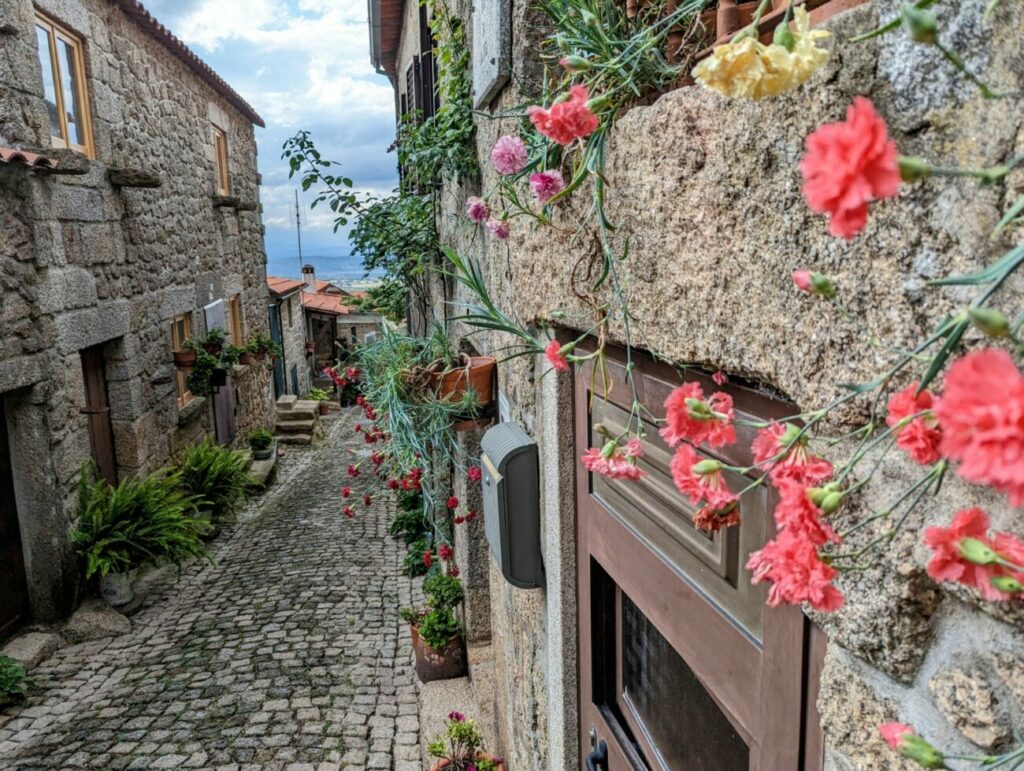 Monsanto Portugal I Highlights des Felsendorfs & Parkplatz-Tipps für 2025 Monsanto Portugal I Highlights des Felsendorfs & Parkplatz-Tipps für 2025