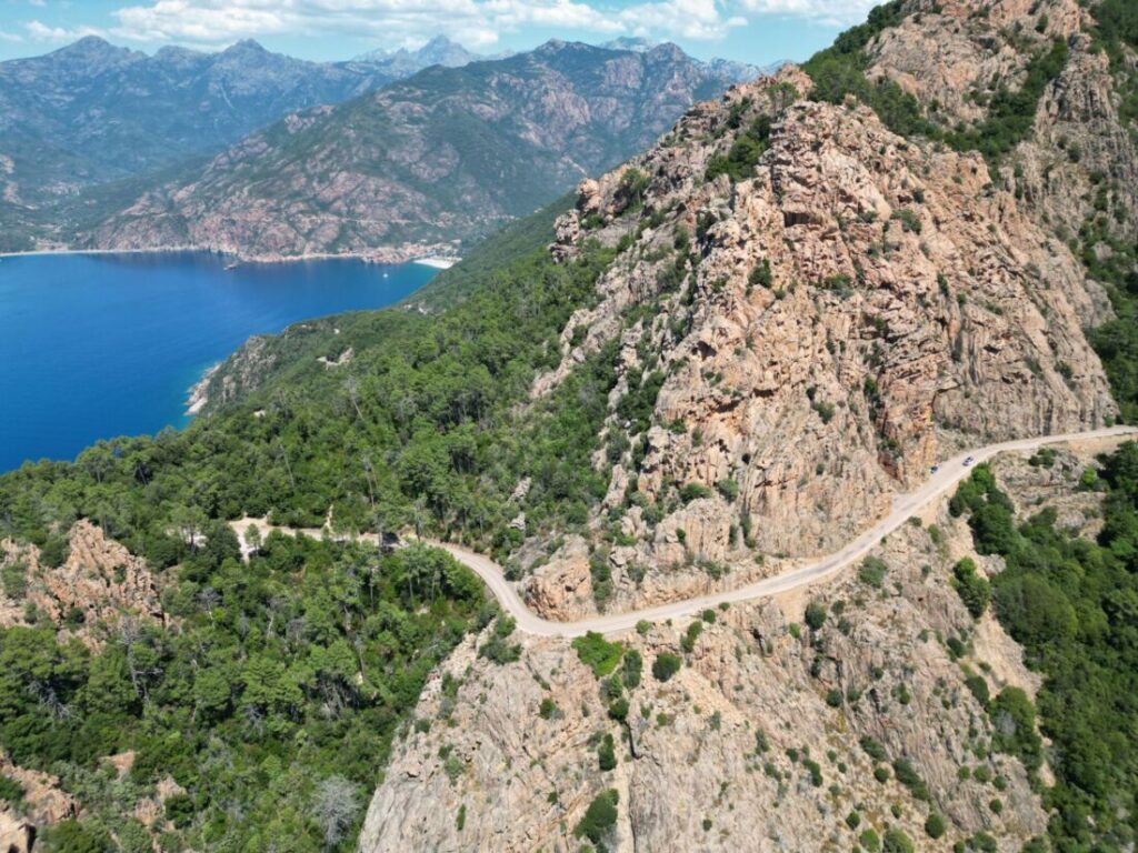 Calanche de Piana auf Korsika: rote Granitfelsen über dem Meer