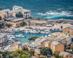 Hôtel de la Jetée at the harbor of Centuri on Cap Corse